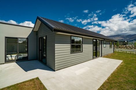 Photo of property in 8 Mount Burke Street, Wanaka, 9305