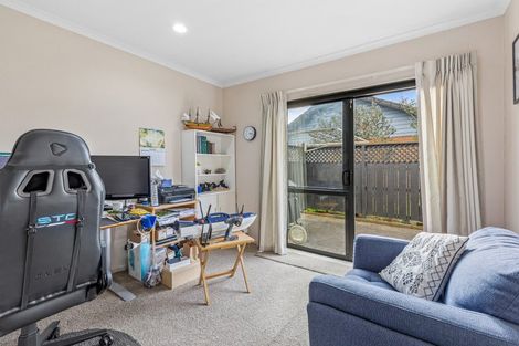 Photo of property in Waimanu Bay Village, 17/1 Piriti Drive, Te Atatu Peninsula, Auckland, 0610