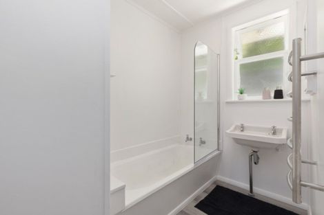Photo of property in 47 Bird Grove, Stokes Valley, Lower Hutt, 5019