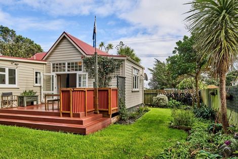 Photo of property in 28 Thornley Street, Titahi Bay, Porirua, 5022