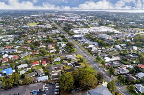 Photo of property in 30 Lincoln Road, Henderson, Auckland, 0610