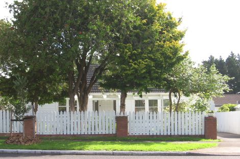 Photo of property in 2/52 Gloria Avenue, Te Atatu Peninsula, Auckland, 0610