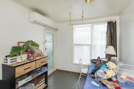 Photo of property in 11 Cambridge Terrace, Kaiti, Gisborne, 4010