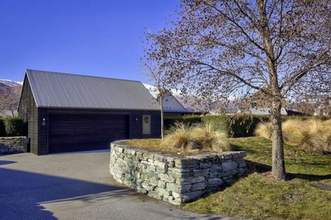 Photo of property in 2 Taramea Lane, Arrowtown, 9371