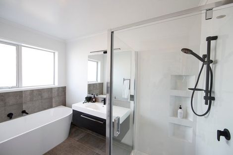 Photo of property in 10 Kohekohe Drive, Owhata, Rotorua, 3010