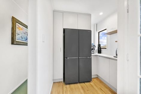 Photo of property in 22 Deverell Place, Northcross, Auckland, 0632