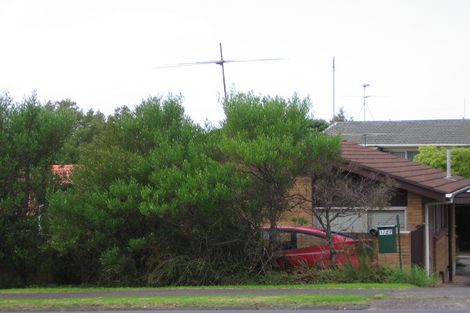 Photo of property in 2/27 Glenmore Road, Sunnyhills, Auckland, 2010
