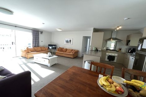 Photo of property in 2/14 Camilla Grove, Totara Vale, Auckland, 0629