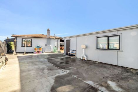 Photo of property in 10 Omori Place, Castlecliff, Whanganui, 4501