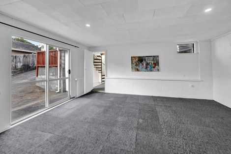 Photo of property in 27 Bonithon Avenue, Moturoa, New Plymouth, 4310