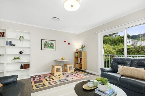 Photo of property in 15 Ngatitoa Street, Tawa, Wellington, 5028