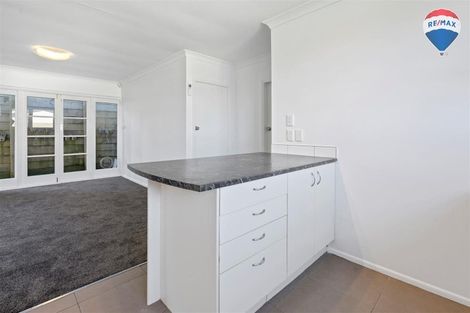 Photo of property in 43 Stewart Drive, Newlands, Wellington, 6037