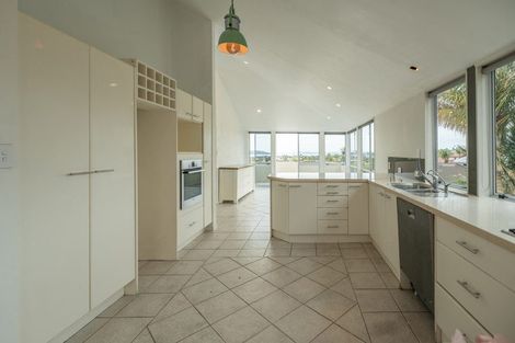 Photo of property in 1/23 Bernleigh Terrace, West Harbour, Auckland, 0618
