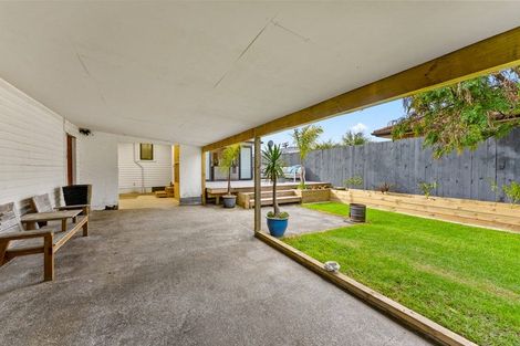 Photo of property in 9 Grainger Road, Te Atatu South, Auckland, 0610