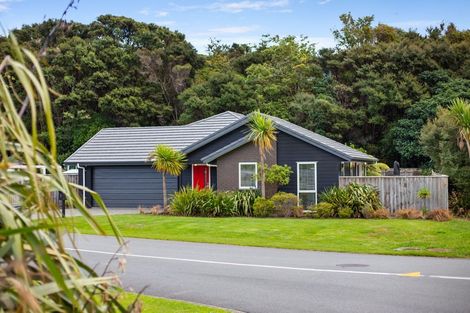 Photo of property in 1 Banks Boulevard, Whitby, Porirua, 5024