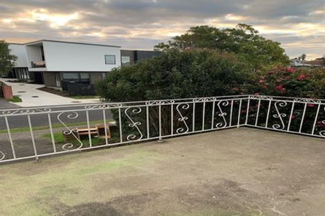 Photo of property in 16 Glenside Avenue, Pakuranga, Auckland, 2010