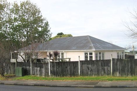 Photo of property in 70a Lincoln Park Avenue, Massey, Auckland, 0614