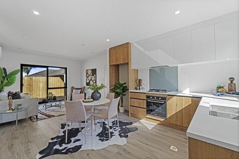 Photo of property in 324u3 Cambridge Road, Hillcrest, Hamilton, 3216