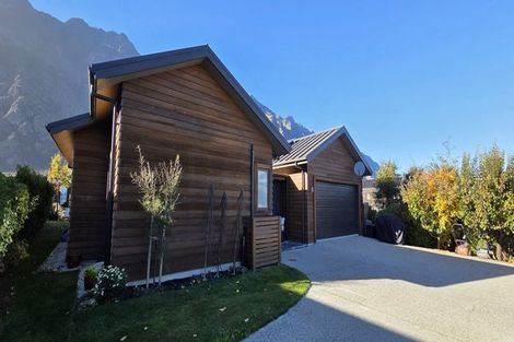 Photo of property in 1 Hovingham Court, Jacks Point, Queenstown, 9371