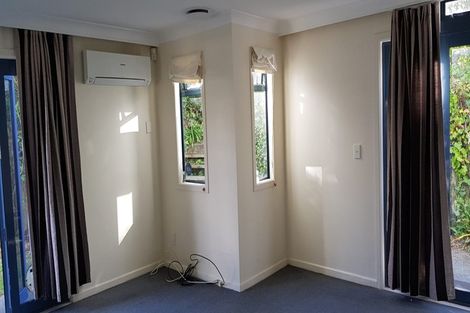 Photo of property in 152a Newlands Road, Newlands, Wellington, 6037