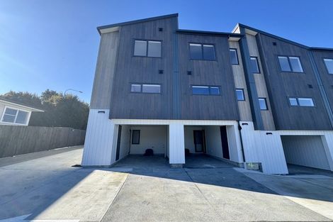 Photo of property in 4/506 Glenfield Road, Bayview, Auckland, 0629