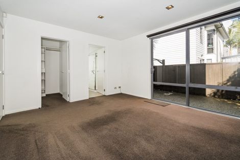 Photo of property in 100 Lake Road, Northcote, Auckland, 0627
