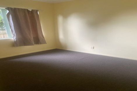 Photo of property in 4/8 Eulogy Place, Randwick Park, Auckland, 2105