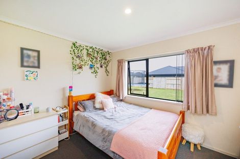 Photo of property in 15 Chestnut Close, Kelvin Grove, Palmerston North, 4414