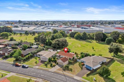 Photo of property in 33 Russley Drive, Mount Maunganui, 3116