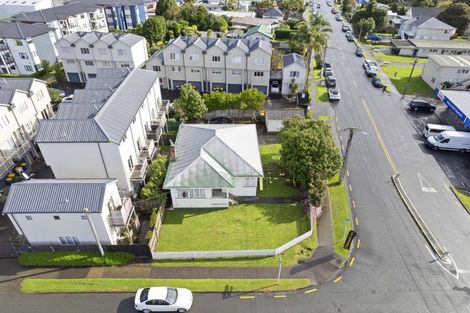 Photo of property in 2 Keeling Road, Henderson, Auckland, 0612