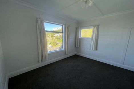 Photo of property in 24 Hungerford Road, Lyall Bay, Wellington, 6022