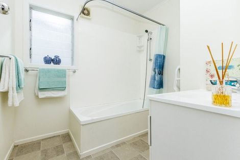 Photo of property in 22 Alamein Avenue, Belmont, Auckland, 0622