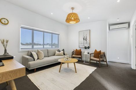 Photo of property in 3a Walton Street, Red Beach, 0932