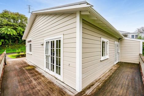 Photo of property in 11 Sycamore Grove, Lower Vogeltown, New Plymouth, 4310