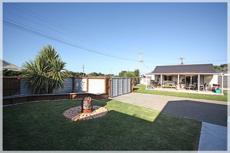 Photo of property in 5 Ripa Street, Tangimoana, 4822