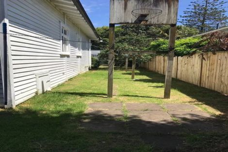 Photo of property in 56 Mckenzie Road, Mangere Bridge, Auckland, 2022