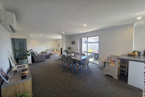 Photo of property in 28 Komata Crescent, Papamoa Beach, Papamoa, 3118