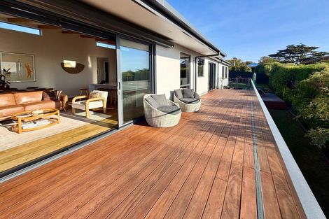 Photo of property in 63 Moncks Spur Road, Redcliffs, Christchurch, 8081