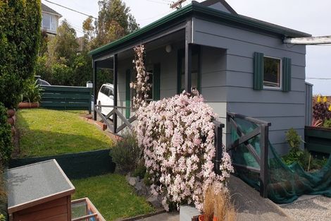 Photo of property in 40f2 Salford Street, Newlands, Wellington, 6037