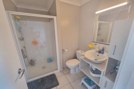 Photo of property in 9b Clearwater Cove, West Harbour, Auckland, 0618