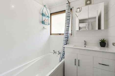 Photo of property in 27 Rotoiti Avenue, Pakuranga Heights, Auckland, 2010