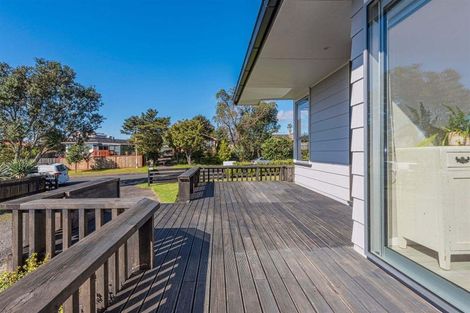 Photo of property in 4 Pipitea Place, Massey, Auckland, 0614