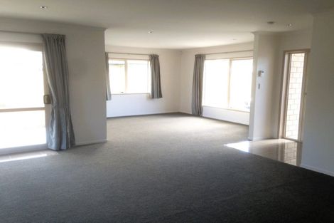 Photo of property in 2 Derwent Place, Flagstaff, Hamilton, 3210
