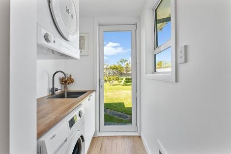 Photo of property in 6 Union Street, Merrilands, New Plymouth, 4312