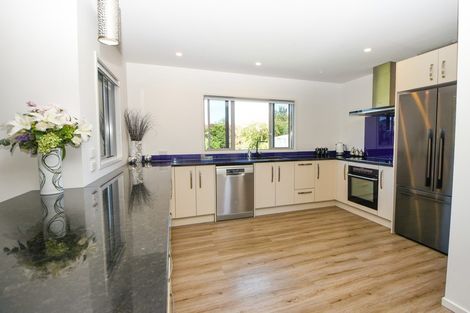 Photo of property in 2 The Glade, Carterton, 5713
