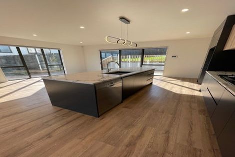 Photo of property in 4 Celestial Crescent, Orewa, 0931