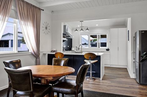 Photo of property in 56 Vogel Street, Hawera, 4610