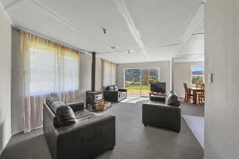 Photo of property in 2560 Rawhitiroa Road, Matemateaonga, Eltham, 4399