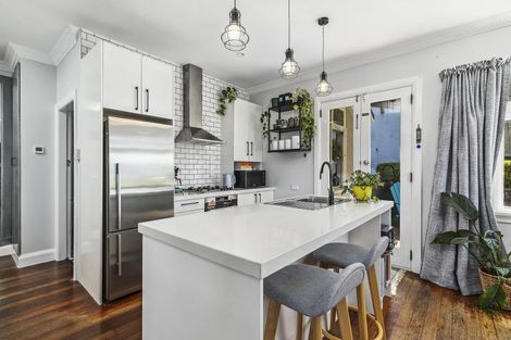 Photo of property in 96 Tio Tio Road, Seatoun, Wellington, 6022