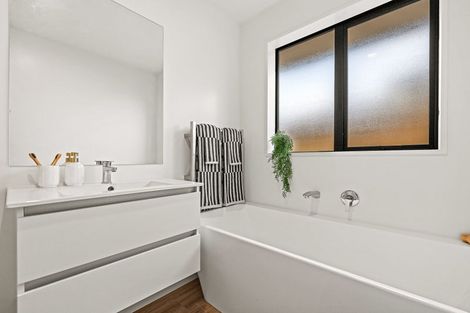 Photo of property in 70 Crossley Avenue, Woodend, 7610